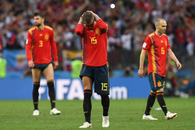 TOPSHOT-FBL-WC-2018-MATCH51-ESP-RUS