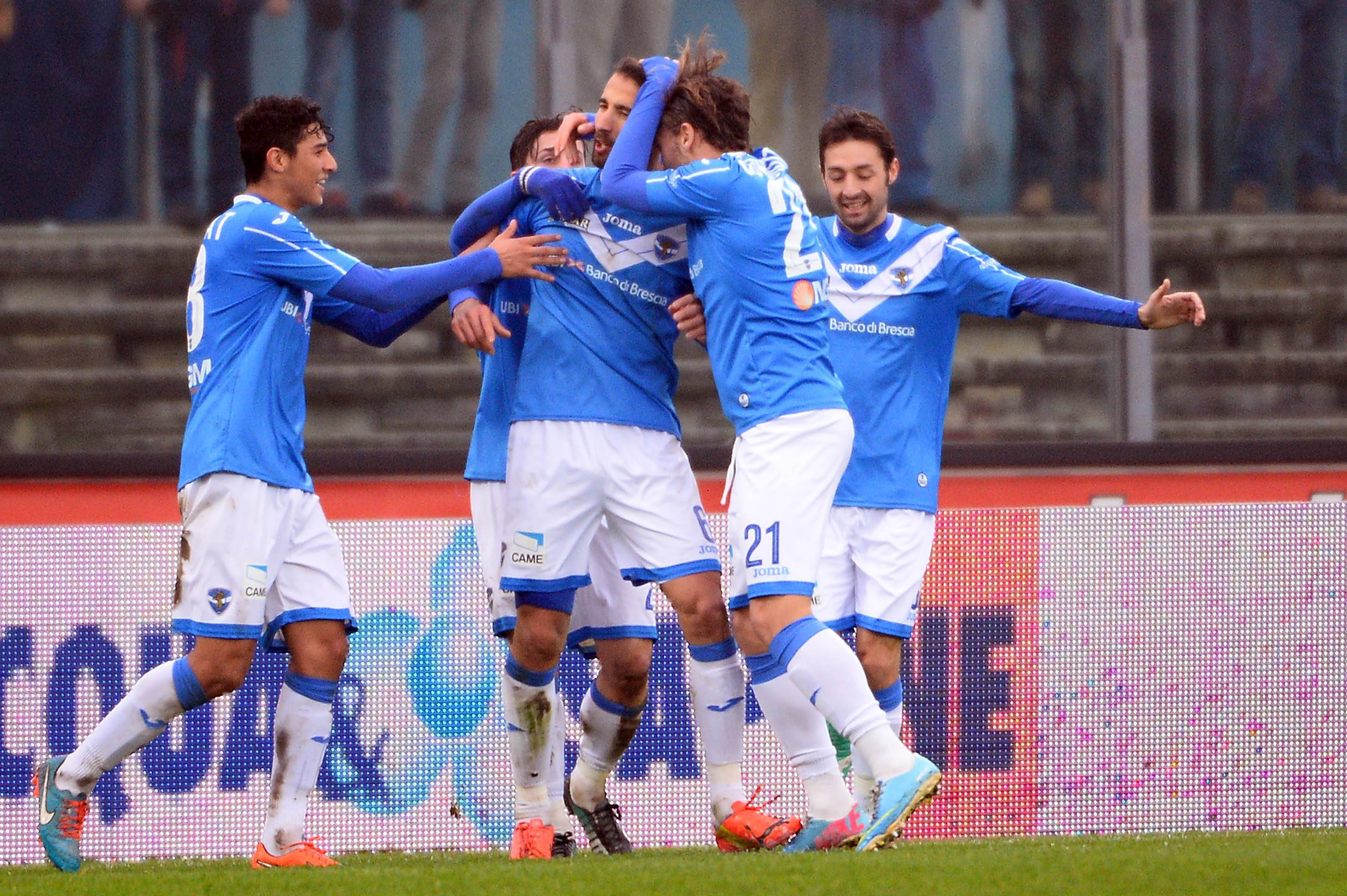 Mentre sono in campo ad allenarsi, arrivano i vigili: E' CAOS!