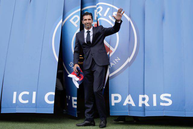 TOPSHOT-FBL-FRA-LIGUE 1-PSG-BUFFON