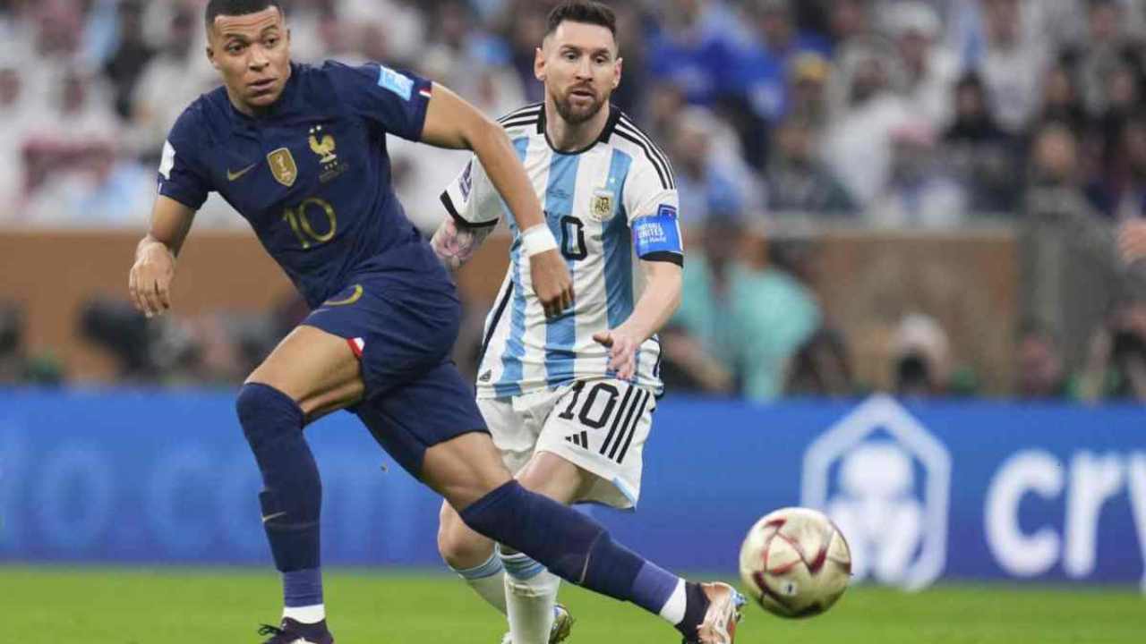 Lionel Messi e Kylian Mbappè- ilcalcioignorante 22122022