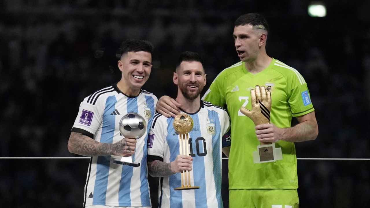 Enzo Fernandez, Messi e Dibu Martinez