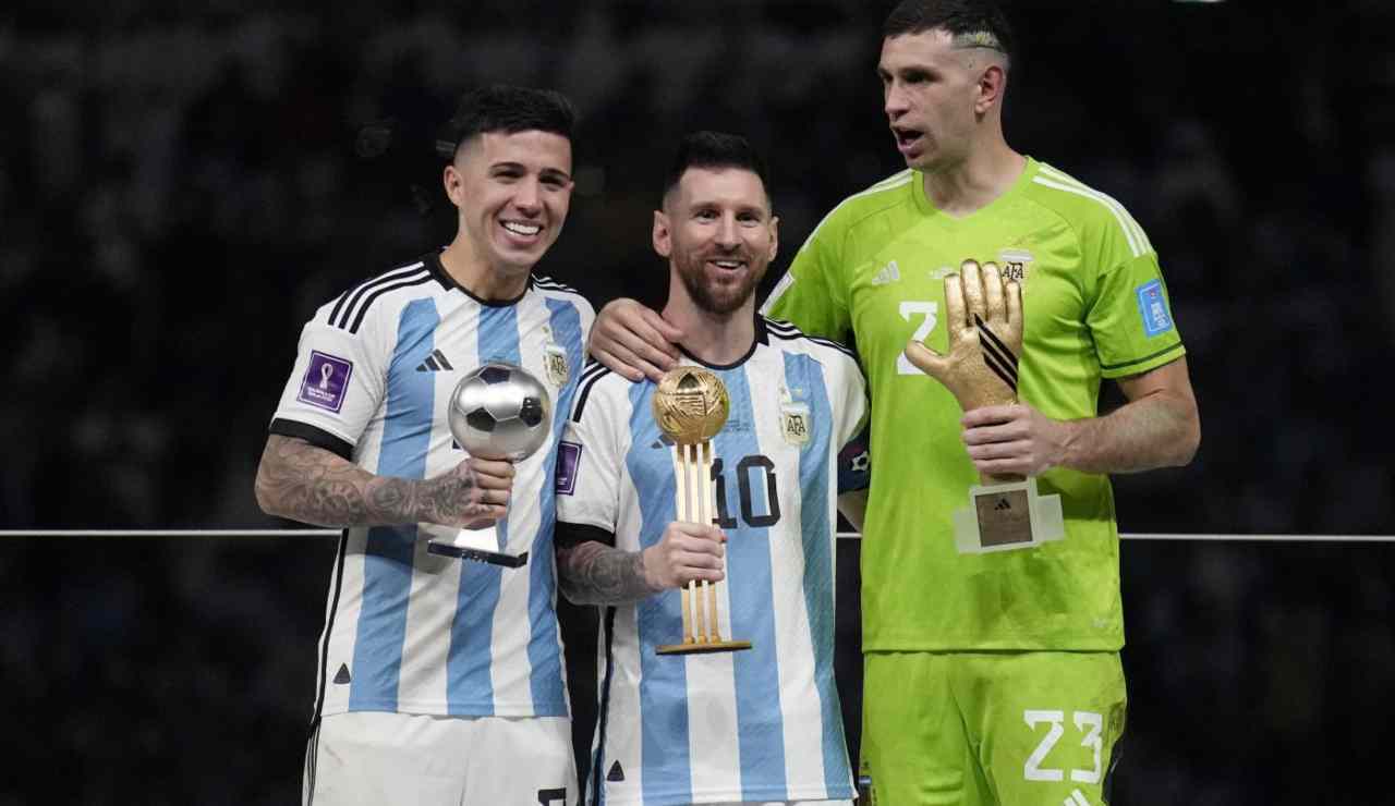 Enzo Fernandez, Leo Messi e Emiliano Martinez - ilcalcioignorante 030123