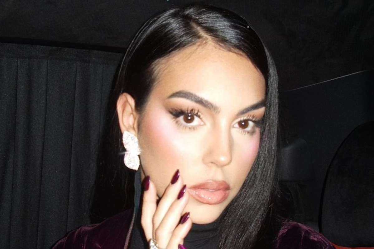 Georgina Rodriguez, scollatura in camerino