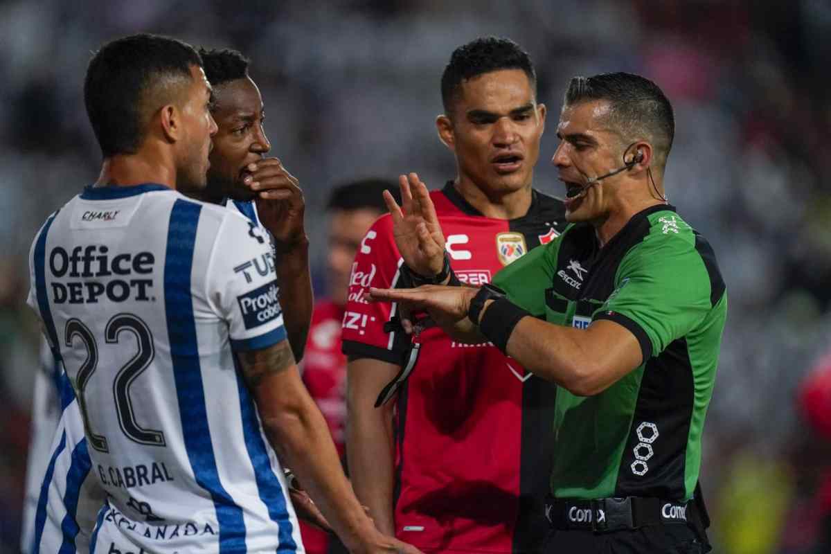 Messico, arbitro impazzisce