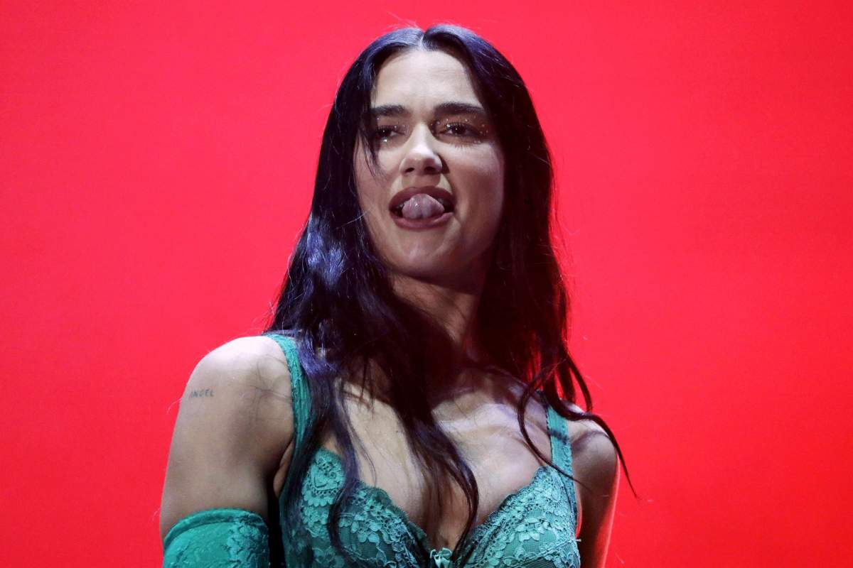 Il selfie piccante di Dua Lipa scatena i fans 